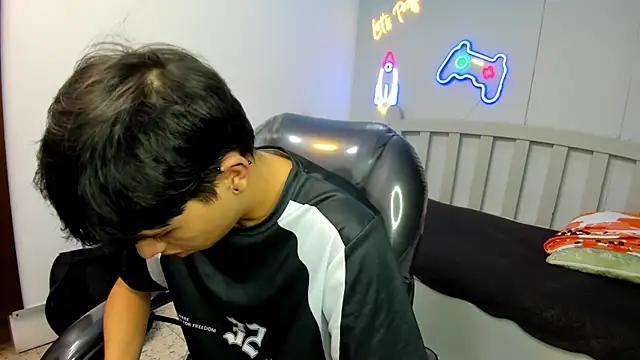 StiwenTwink online show from December 2025 12:58:01 PM