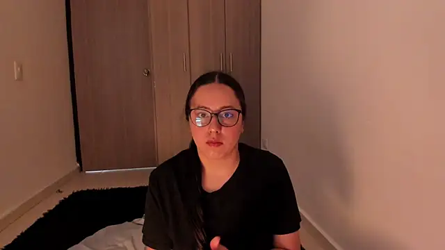 Venus cat  online show from October 2025 07:33:02 PM