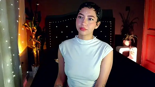 Snapshot of emma_web_ chatting on April 2026 12:42:02 PM emma web online show from April 2026 12:42:02 PM