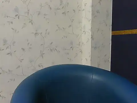 Snapshot of shiny-krisha chatting on November 2025 04:03:02 AM shiny-krisha online show from November 2025 04:03:02 AM