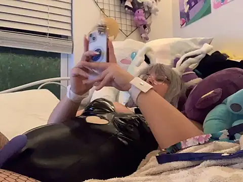 Snapshot of sadgirlsocial chatting on October 2025 06:22:02 AM sadgirlsocial online show from October 2025 06:22:02 AM