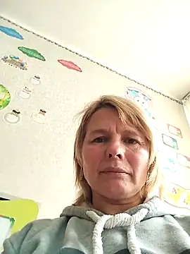 Snapshot of Masha412111 chatting on October 2025 11:06:01 AM Masha412111 online show from October 2025 11:06:01 AM