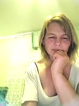 Snapshot of Masha412111 chatting on November 2025 09:53:01 PM Masha412111 online show from November 2025 09:53:01 PM