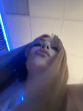 Snapshot of RollDolls chatting on October 2025 05:08:02 AM RollDolls online show from October 2025 05:08:02 AM