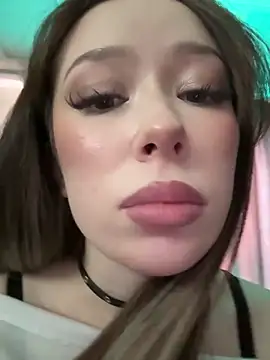 Snapshot of RollDolls chatting on November 2025 07:17:01 AM RollDolls online show from November 2025 07:17:01 AM