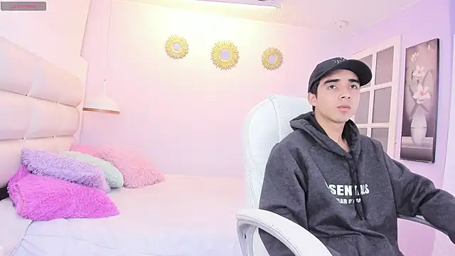 Hottie Guy online show from November 2025 12:16:02 PM