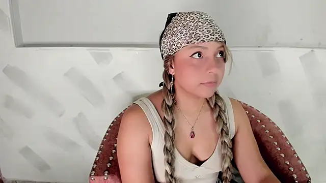 Molly Logan online show from February 2026 10:05:02 PM