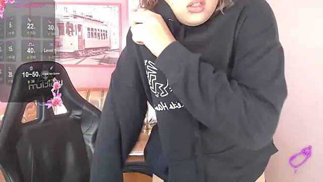 mia foster t online show from November 2025 01:11:02 PM