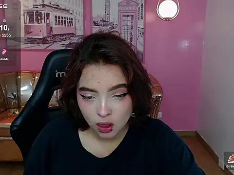 mia foster t online show from November 2025 01:00:02 PM