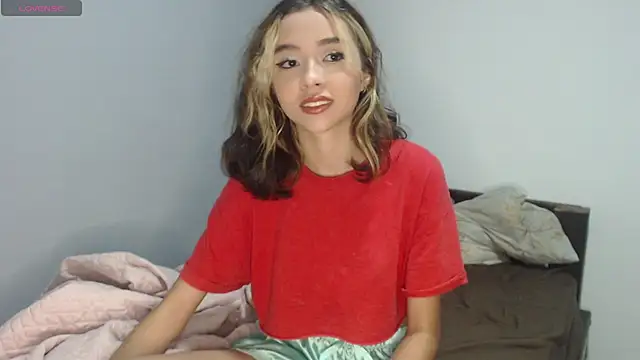 Snapshot of Brissazane chatting on October 2025 04:13:02 AM Brissazane online show from October 2025 04:13:02 AM