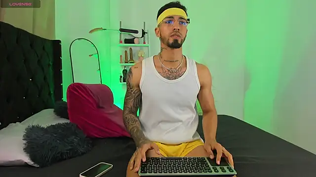 Snapshot of _Duriel chatting on October 2025 04:03:02 PM Duriel online show from October 2025 04:03:02 PM