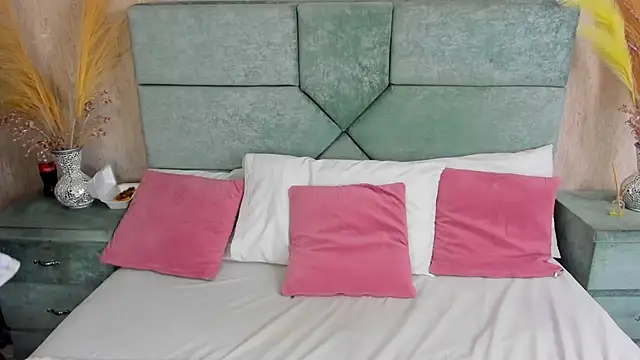 Clohe Bell online show from October 2025 08:03:02 PM