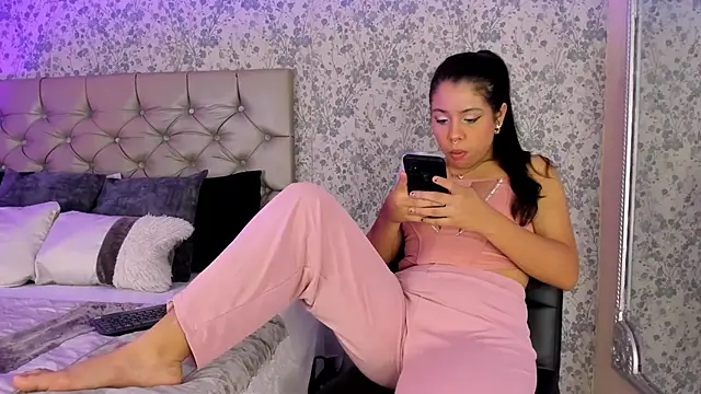 Snapshot of Clohe_Bell chatting on February 2026 12:30:01 PM Clohe Bell online show from February 2026 12:30:01 PM