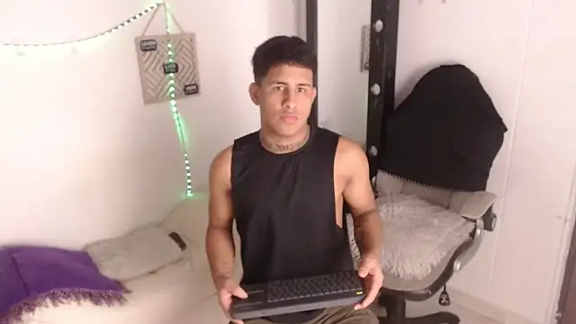 Snapshot of Dylan_horny chatting on October 2025 01:32:02 PM Dylan horny online show from October 2025 01:32:02 PM