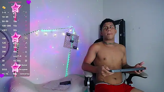 Snapshot of Dylan_horny chatting on November 2025 10:32:01 AM Dylan horny online show from November 2025 10:32:01 AM