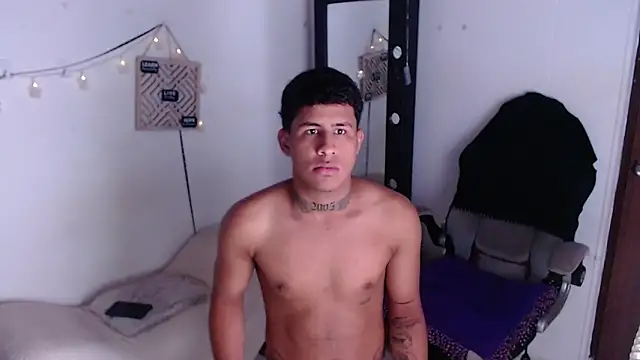 Snapshot of Dylan_horny chatting on November 2025 10:50:02 AM Dylan horny online show from November 2025 10:50:02 AM