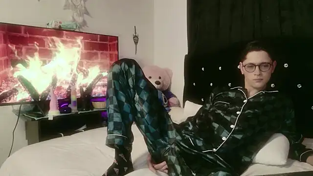 Tyler cat online show from October 2025 10:21:02 AM