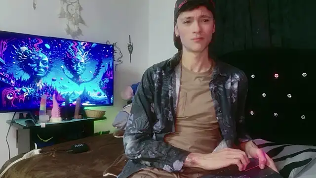 Tyler cat online show from November 2025 12:38:01 PM