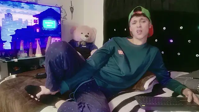 Tyler cat online show from November 2025 01:19:02 AM