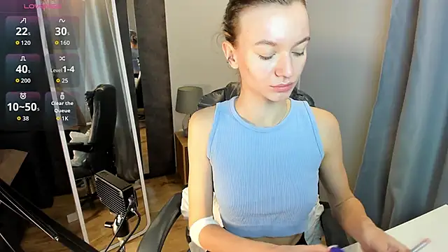 EvaToniz online show from November 2025 01:04:01 AM