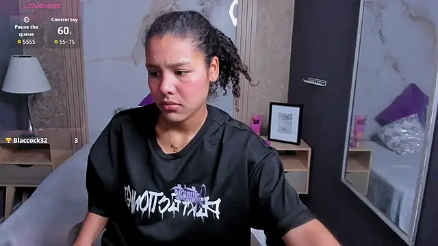 AriaVega online show from November 2025 12:16:02 PM