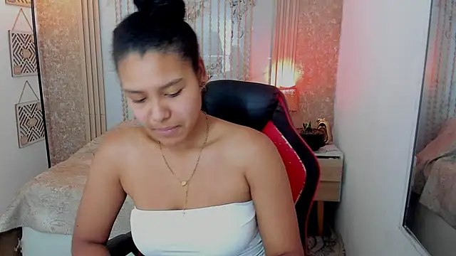 Snapshot of AriaVega chatting on May 2026 12:43:01 PM AriaVega online show from May 2026 12:43:01 PM
