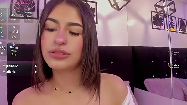 Haiily Baeker online show from November 2025 03:13:02 PM