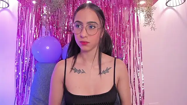 Snapshot of Alana_Martinez_ chatting on November 2025 01:36:01 PM Alana Martinez online show from November 2025 01:36:01 PM