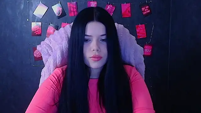 Mona Esty online show from November 2025 06:31:02 PM