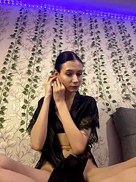 Kisa-Lisa  online show from November 2025 03:57:01 PM