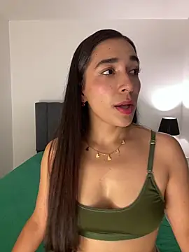 Snapshot of SabrinaEvanss_ chatting on May 2026 06:48:02 PM SabrinaEvanss online show from May 2026 06:48:02 PM