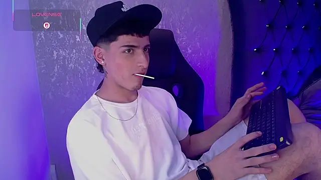 MateoMitchell online show from November 2025 05:17:01 AM