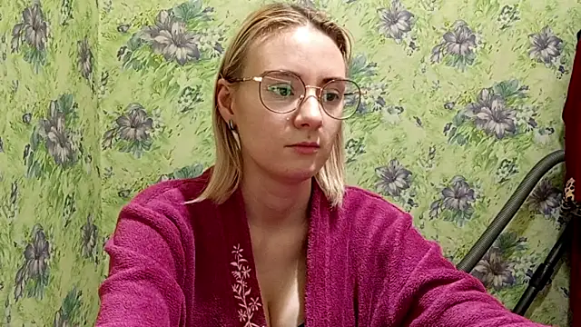 Snapshot of _SwimmyGrl_ chatting on October 2025 01:21:02 PM SwimmyGrl online show from October 2025 01:21:02 PM