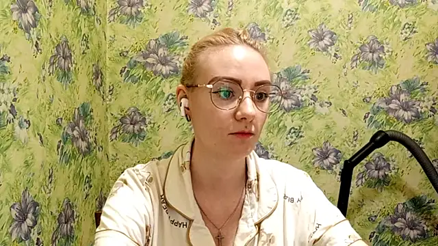 Snapshot of _SwimmyGrl_ chatting on December 2025 09:07:01 AM SwimmyGrl online show from December 2025 09:07:01 AM