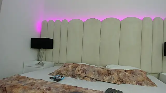 Alanha   online show from October 2025 07:57:02 PM