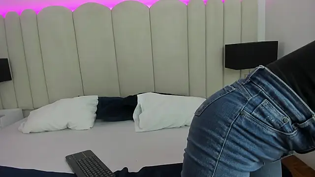 Alanha   online show from October 2025 04:42:01 AM