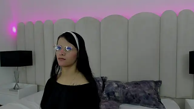 Alanha   online show from November 2025 03:17:01 AM