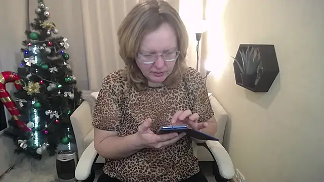 VestaWoody online show from December 2025 07:26:02 AM