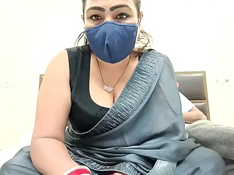 horny milf couple online show from February 2026 07:07:01 PM