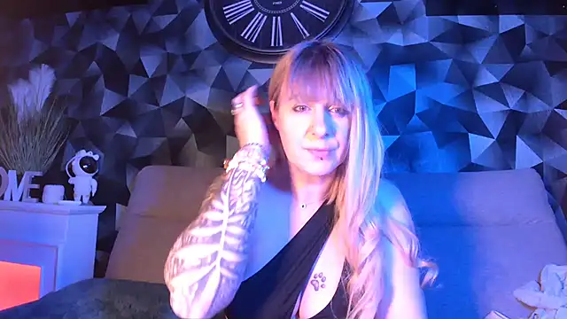 Delichieuse5 online show from February 2025 08:47:01 PM