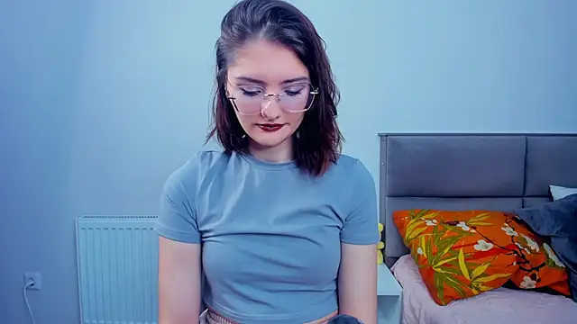 LorrieDegonia online show from December 2025 04:10:01 AM