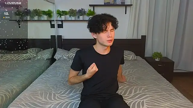 Cute Mike online show from November 2025 04:55:01 PM