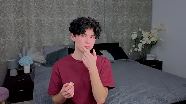 Cute Mike online show from November 2025 07:58:01 PM