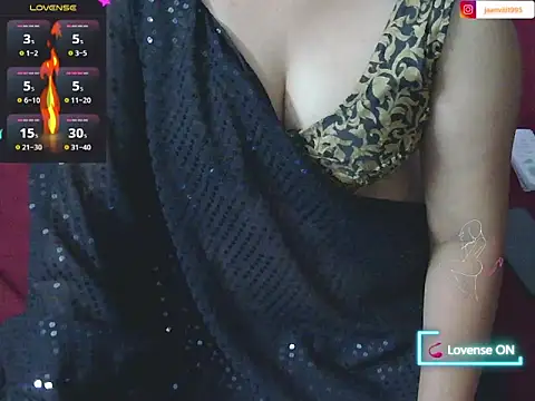 Snapshot of traditional_Jaanvi chatting on April 2026 12:43:01 PM traditional Jaanvi online show from April 2026 12:43:01 PM