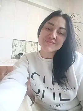 Snapshot of LuceSkys chatting on November 2025 09:33:02 AM LuceSkys online show from November 2025 09:33:02 AM