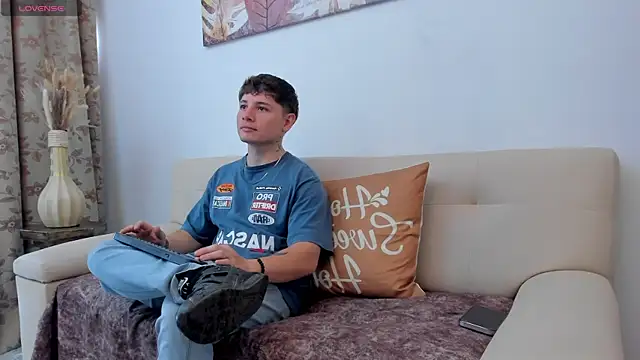 Leoo Miller online show from October 2025 08:29:02 PM