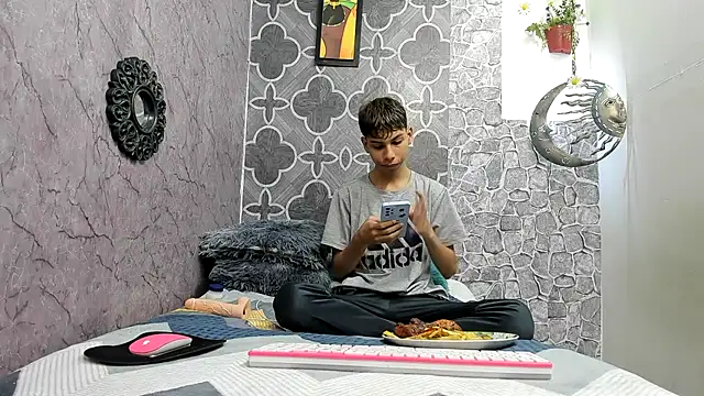 sexyboys cutex18 online show from December 2025 09:00:01 PM