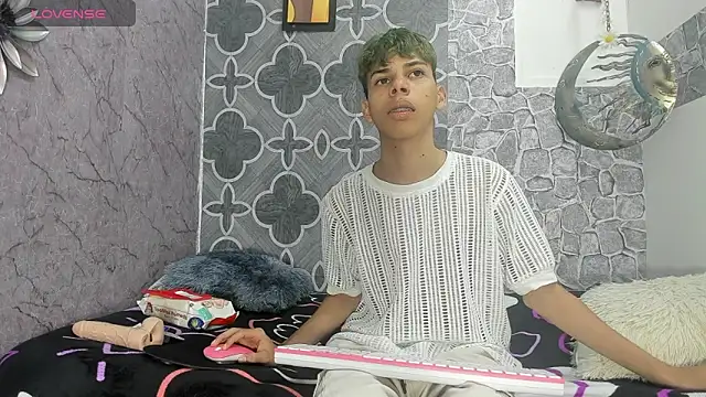 sexyboys cutex18 online show from January 2026 09:06:02 PM