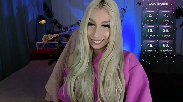 Snapshot of EvelynnLuxe chatting on October 2025 08:31:02 PM EvelynnLuxe online show from October 2025 08:31:02 PM