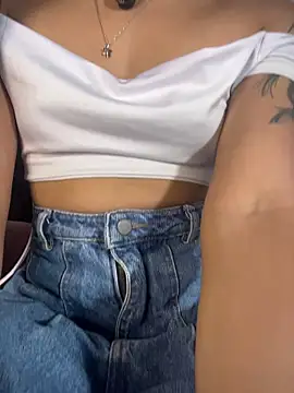 AlannaDollx online show from January 2026 02:20:01 PM